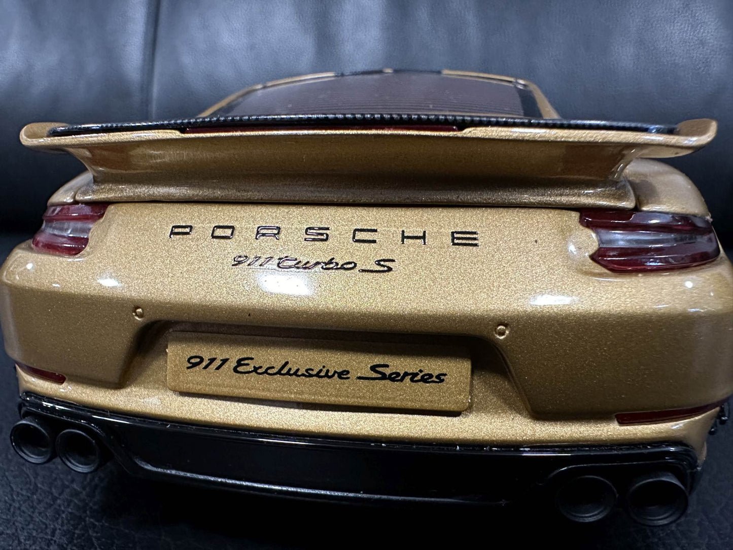 Porsche 991.2 Turbo S gold 2018 Limitiert 250/999 1:18 GT Spirit GT444 Порше 991.2 златен Лимитирана