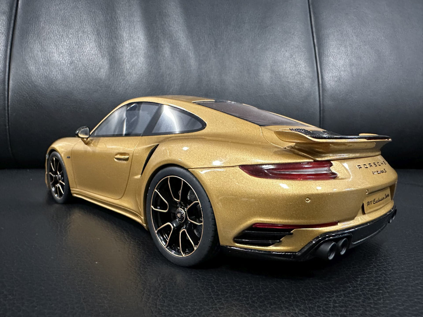 Porsche 991.2 Turbo S gold 2018 Limitiert 250/999 1:18 GT Spirit GT444 Порше 991.2 златен Лимитирана