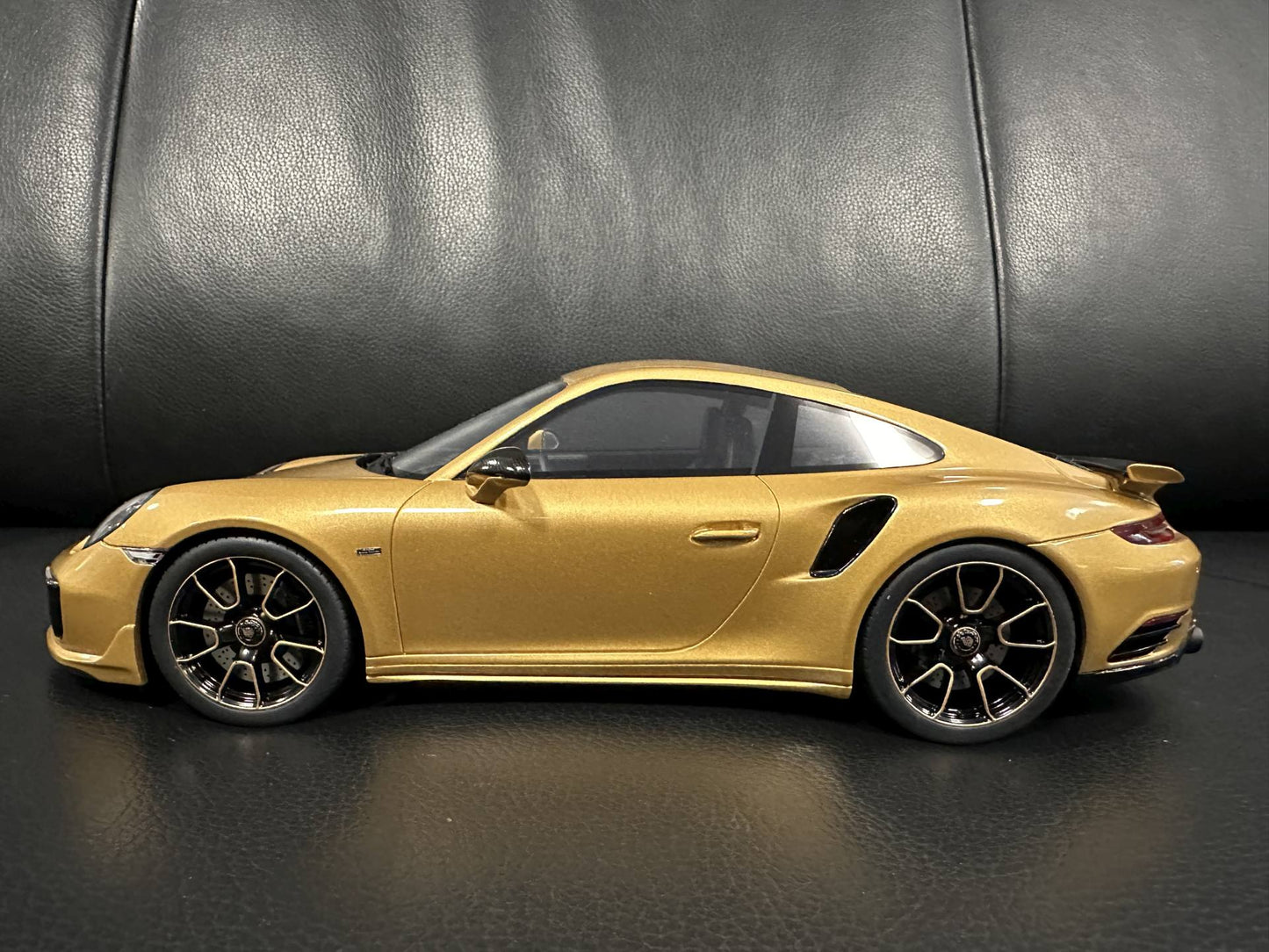 Porsche 991.2 Turbo S gold 2018 Limitiert 250/999 1:18 GT Spirit GT444 Порше 991.2 златен Лимитирана