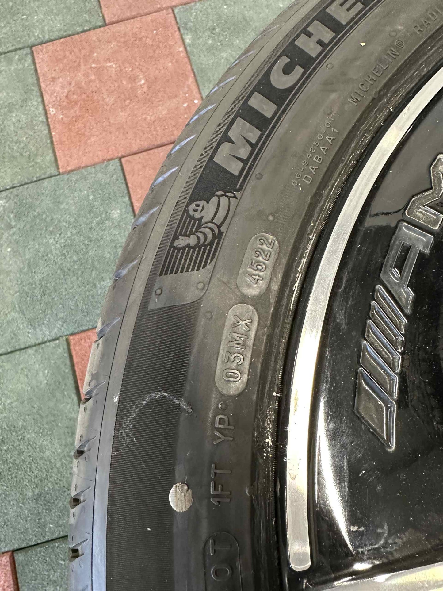 Като Нови Mercedes E Klasse W214 19 Zoll AMG Мерцедес E класа W214 19 цола AMG летен комплект летни гуми
