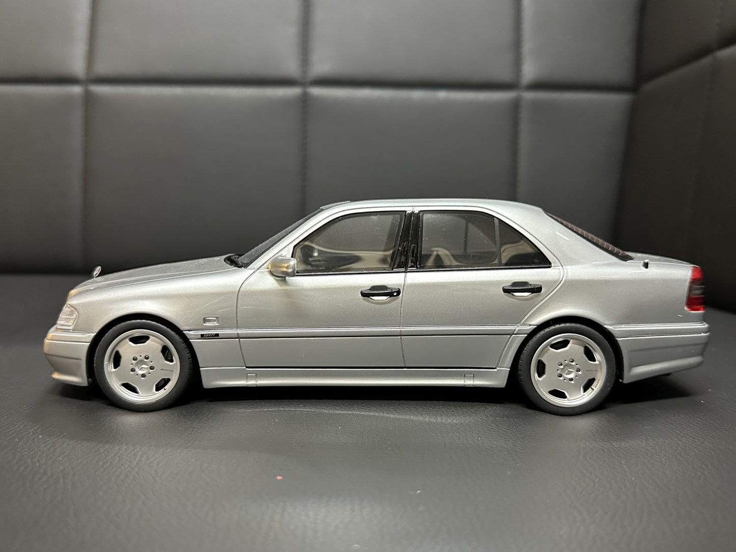 Mercedes Benz C36 AMG W202 grey Limitiert 760/3000 1:18 OTTO OT443 Мерцедес Бенц C36 Лимитирана сив