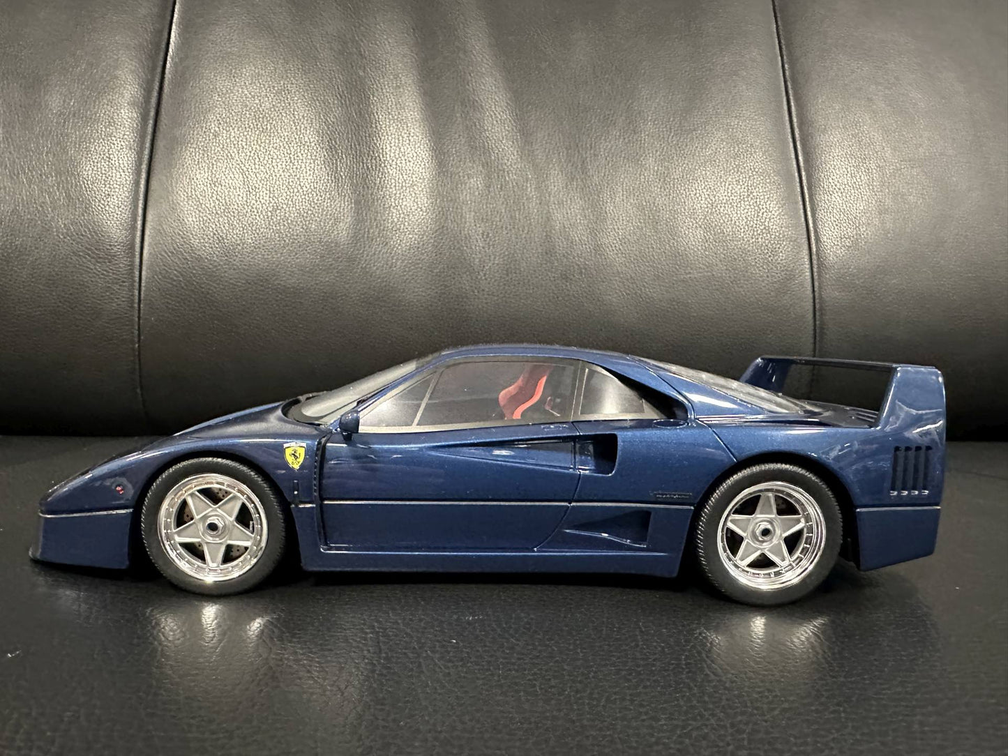 Ferrari F40 1987 blue Limitiert 440/999 1:18 GT Spirit GT914 Ферари Ф40 син Лимитирана