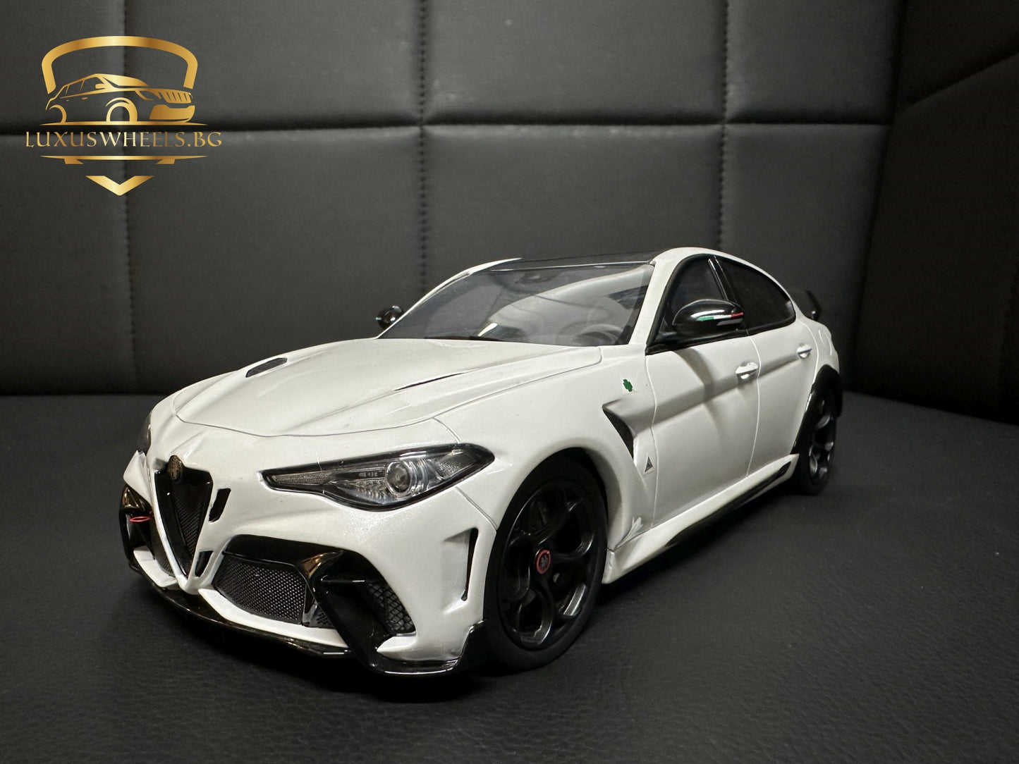 Alfa Romeo Giulia GTAm white Limitiert 330/999 1:18 OTTO OT990 Алфа Ромео Джулиа бял Лимитирана