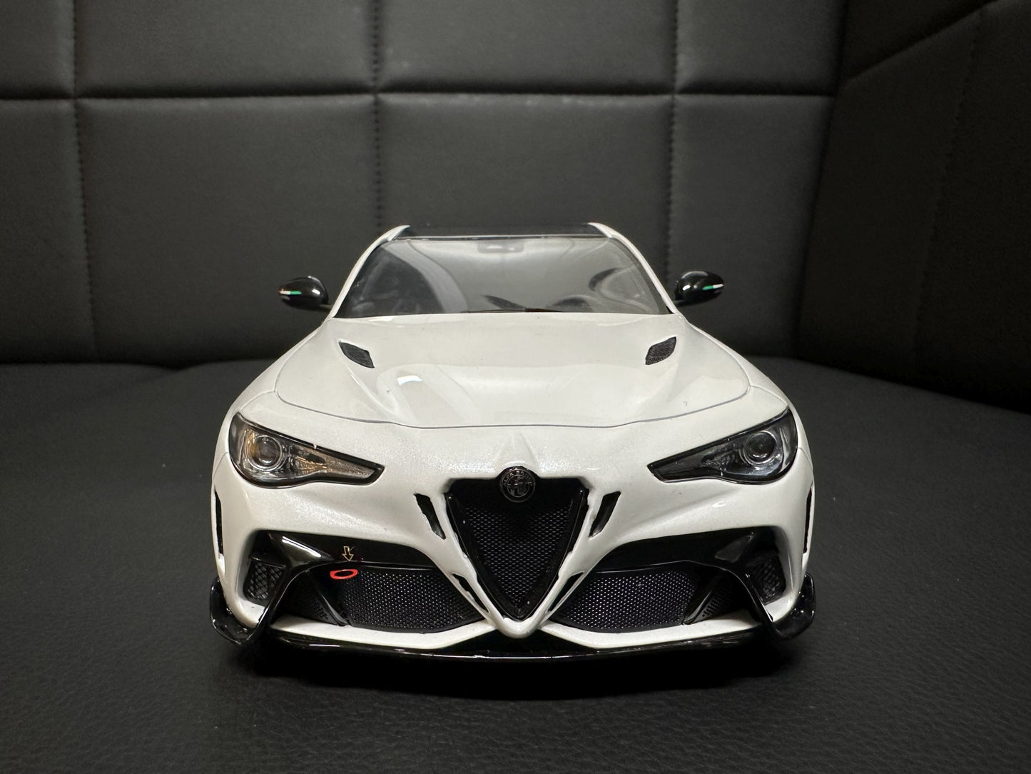 Alfa Romeo Giulia GTAm white Limitiert 330/999 1:18 OTTO OT990 Алфа Ромео Джулиа бял Лимитирана