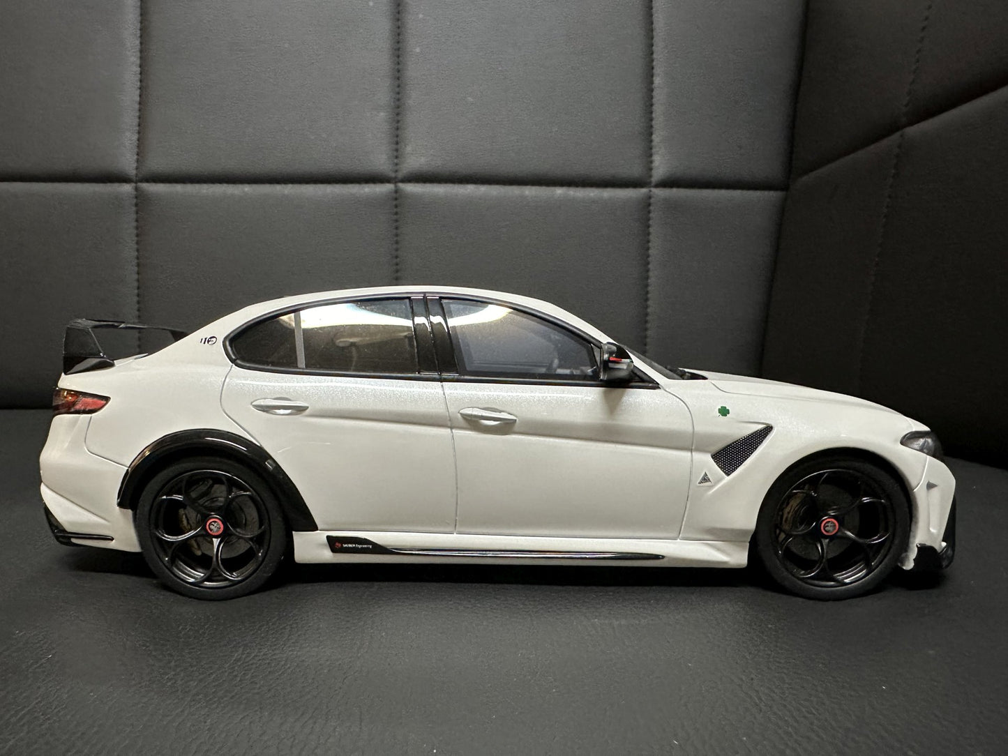 Alfa Romeo Giulia GTAm white Limitiert 330/999 1:18 OTTO OT990 Алфа Ромео Джулиа бял Лимитирана