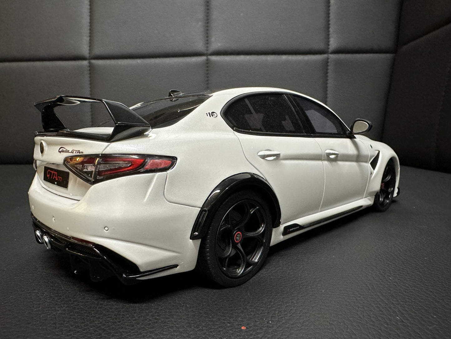Alfa Romeo Giulia GTAm white Limitiert 330/999 1:18 OTTO OT990 Алфа Ромео Джулиа бял Лимитирана