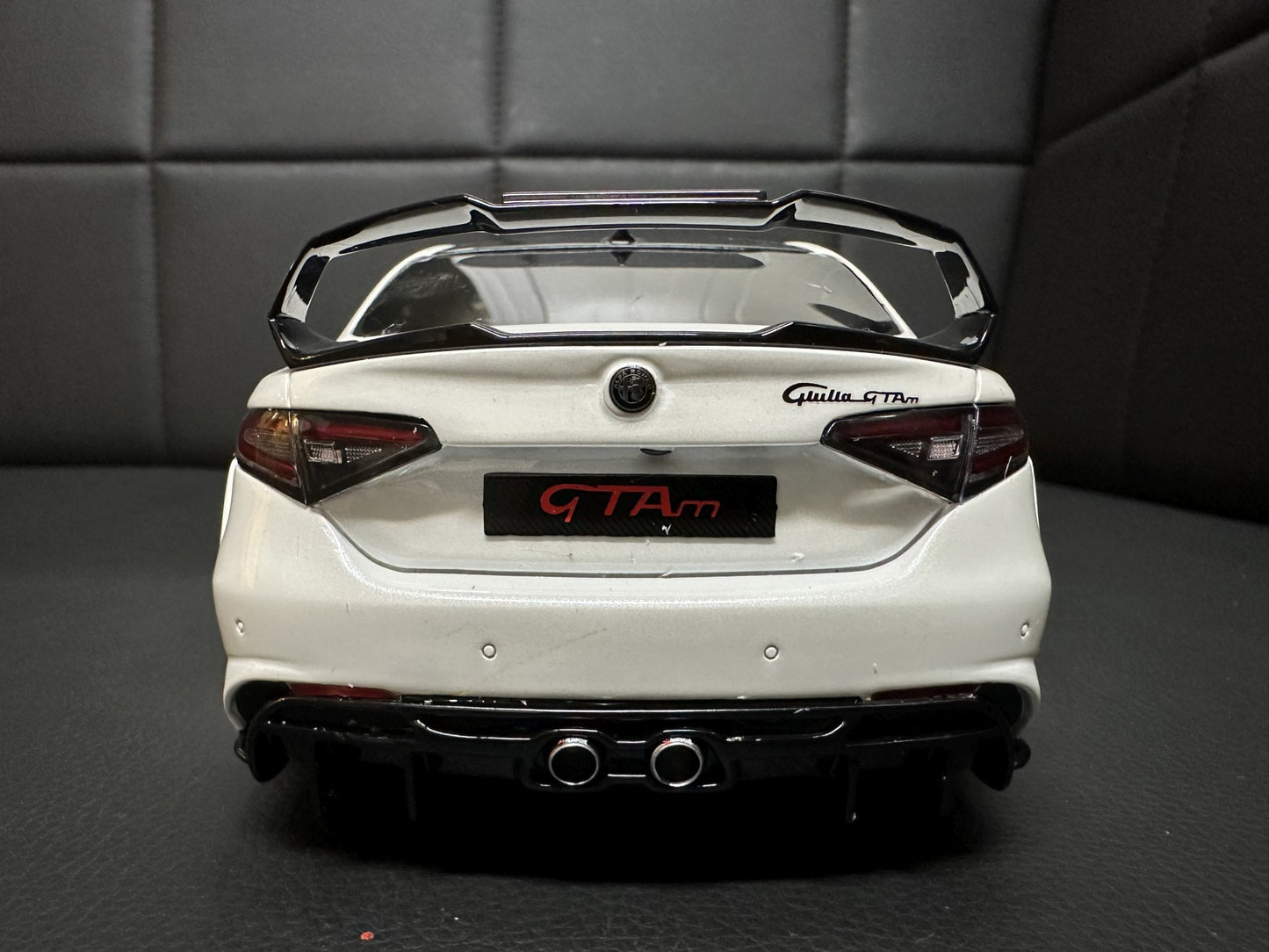 Alfa Romeo Giulia GTAm white Limitiert 330/999 1:18 OTTO OT990 Алфа Ромео Джулиа бял Лимитирана