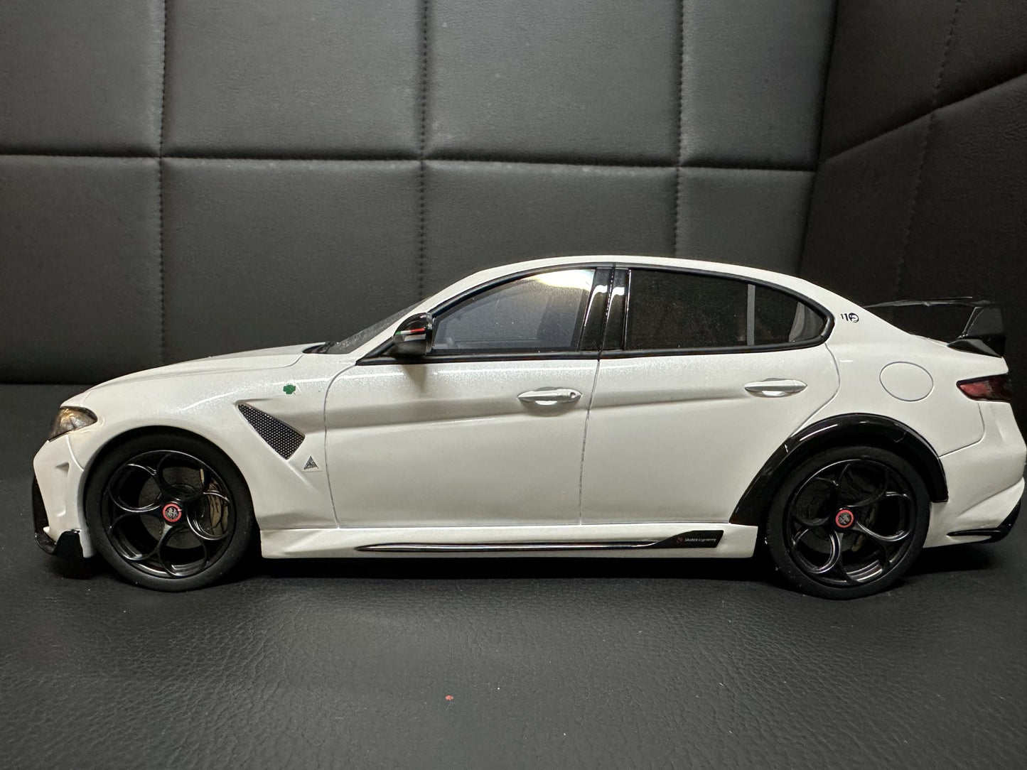 Alfa Romeo Giulia GTAm white Limitiert 330/999 1:18 OTTO OT990 Алфа Ромео Джулиа бял Лимитирана