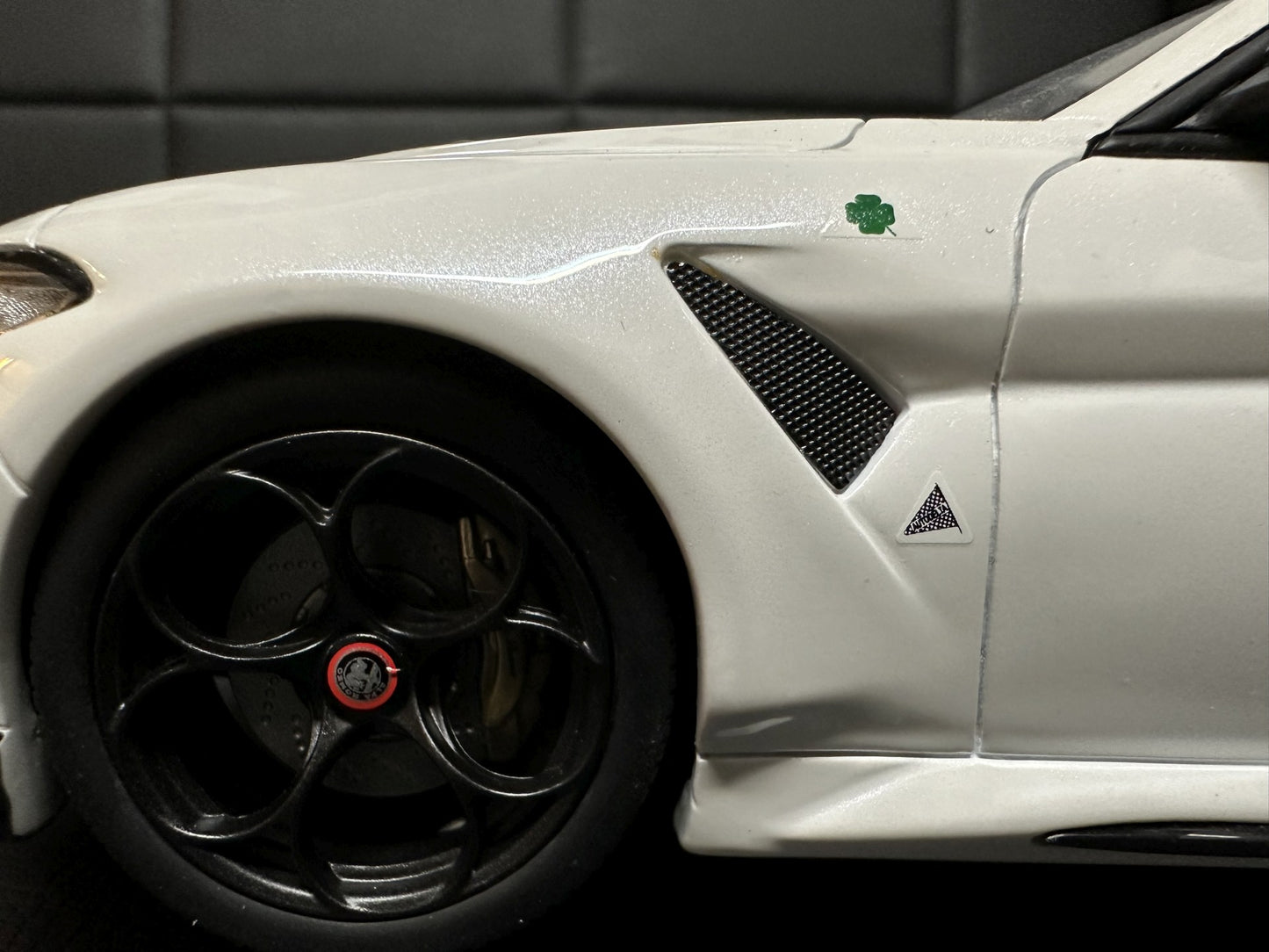 Alfa Romeo Giulia GTAm white Limitiert 330/999 1:18 OTTO OT990 Алфа Ромео Джулиа бял Лимитирана
