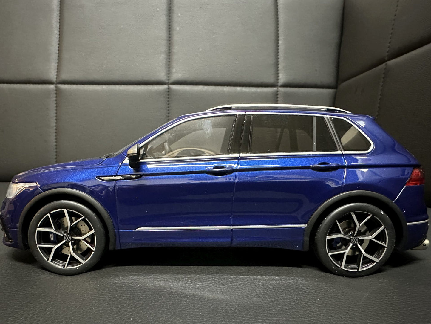 Volkswagen Tiguan R blue Limitiert 1058/1500 1:18 OTTO OT423 Фолксваген Тигуан Р син Лимитирана