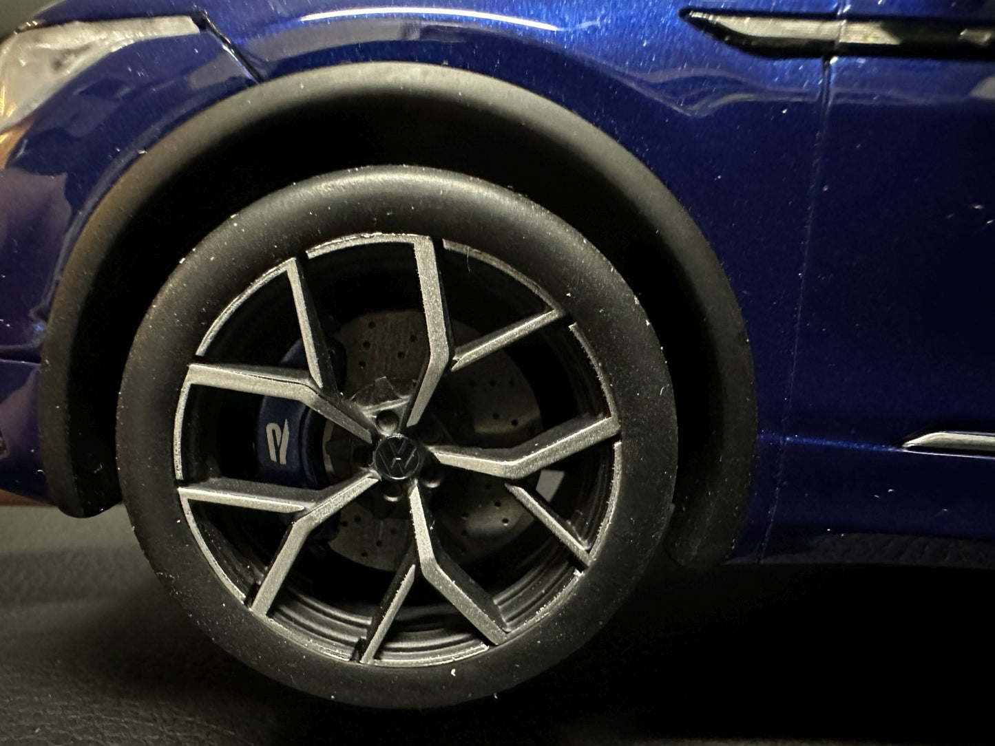 Volkswagen Tiguan R blue Limitiert 1058/1500 1:18 OTTO OT423 Фолксваген Тигуан Р син Лимитирана