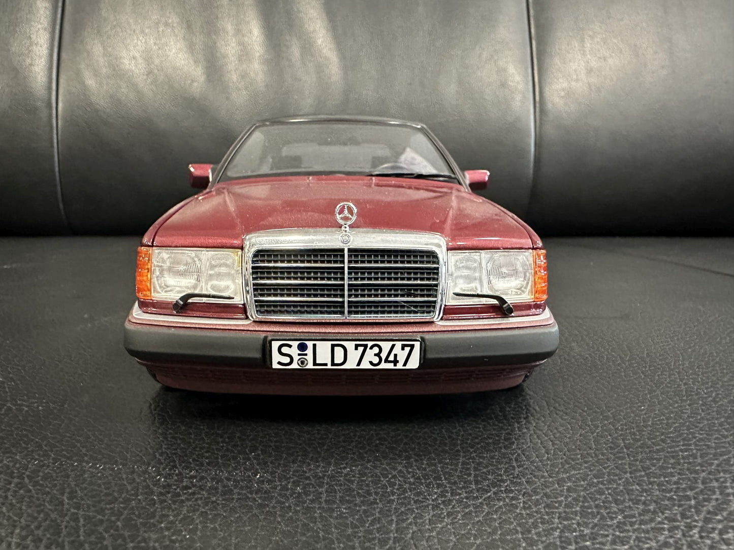 Mercedes Benz 300CE-24 Cabrio red 1:18 NOREV B66040616 Мерцедес Бенц 300CE червен отваряем