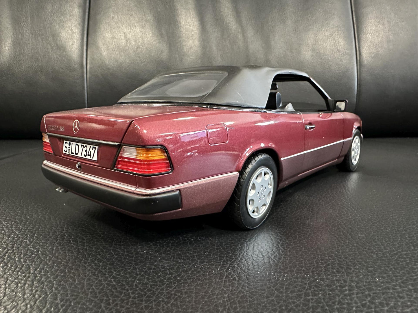 Mercedes Benz 300CE-24 Cabrio red 1:18 NOREV B66040616 Мерцедес Бенц 300CE червен отваряем