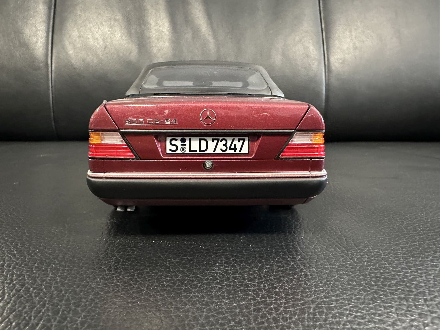 Mercedes Benz 300CE-24 Cabrio red 1:18 NOREV B66040616 Мерцедес Бенц 300CE червен отваряем