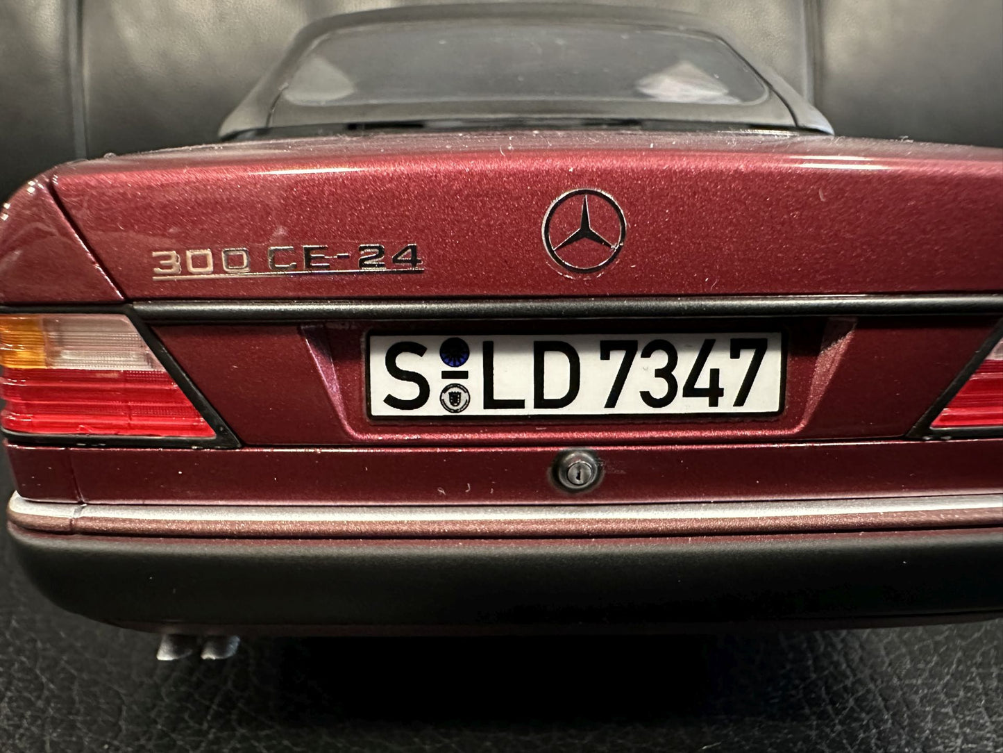 Mercedes Benz 300CE-24 Cabrio red 1:18 NOREV B66040616 Мерцедес Бенц 300CE червен отваряем