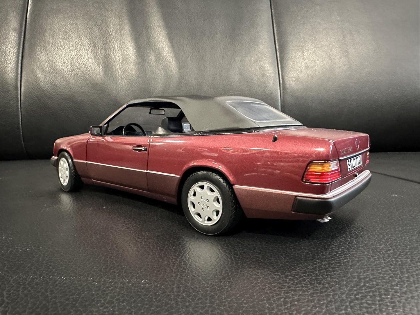 Mercedes Benz 300CE-24 Cabrio red 1:18 NOREV B66040616 Мерцедес Бенц 300CE червен отваряем