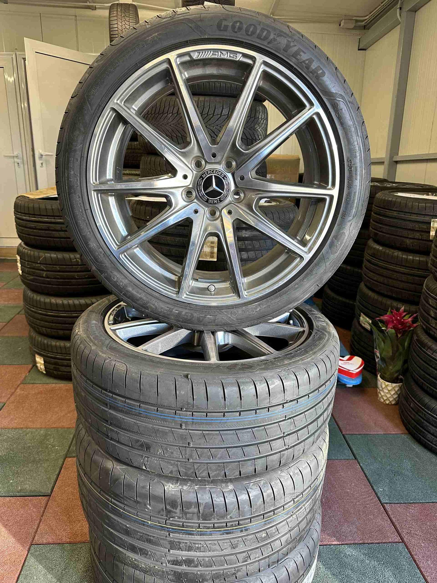 Оригинал Нови Mercedes E Klasse W213 AMG 19 Zoll Мерцедес Е класа W213 S213 19 цола AMG джанти летен комплект летни гуми