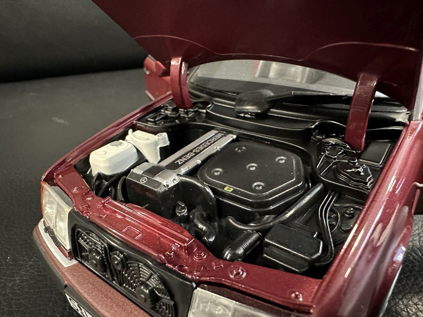 Mercedes Benz 300CE-24 Cabrio red 1:18 NOREV B66040616 Мерцедес Бенц 300CE червен отваряем