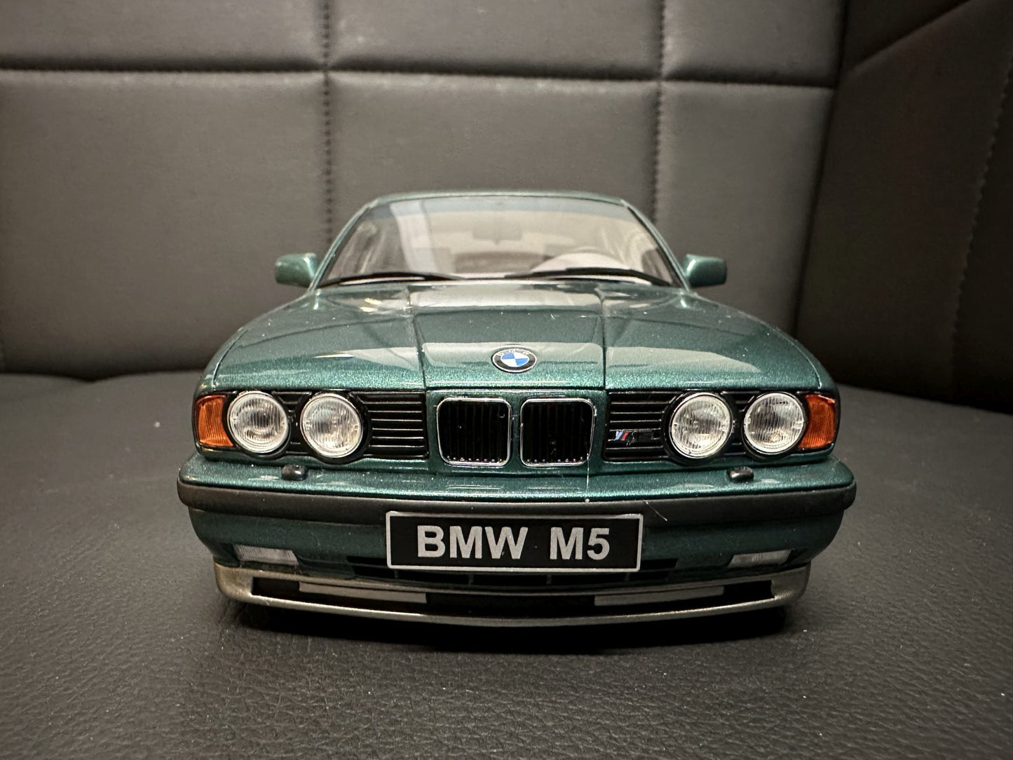 Bmw M5 E34 Limousine green Limitiert 2432/3000 1:18 OTTO OT968 Бмв M5 Е34 зелен Лимитирана