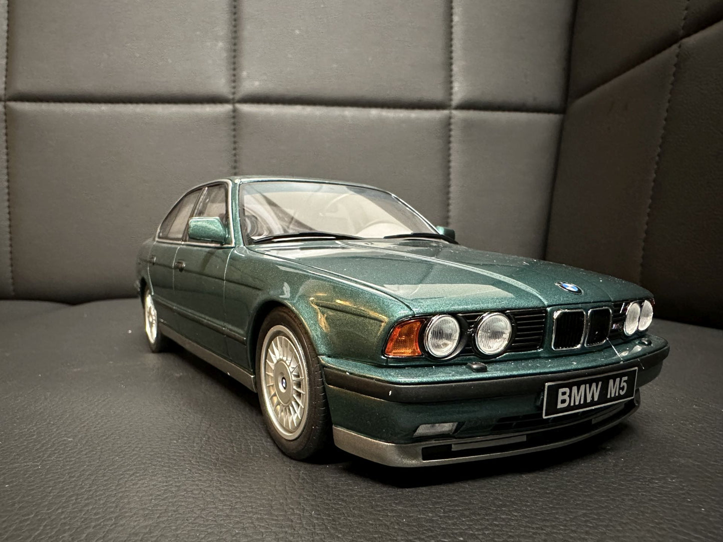 Bmw M5 E34 Limousine green Limitiert 2432/3000 1:18 OTTO OT968 Бмв M5 Е34 зелен Лимитирана
