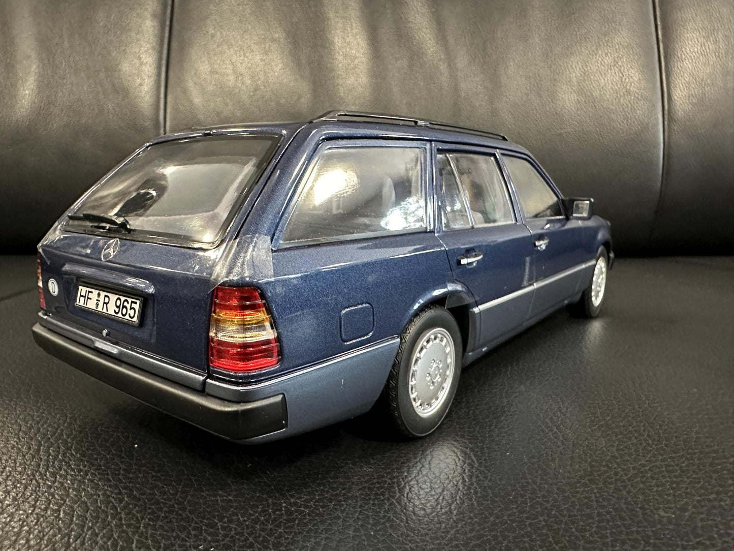 Mercedes Benz 300D 1990 W124 blue 1:18 NOREV 183962 Limitiert 1000pcs Мерцедес Бенц 300Д 1990 син Лимитирана 1000 бройки
