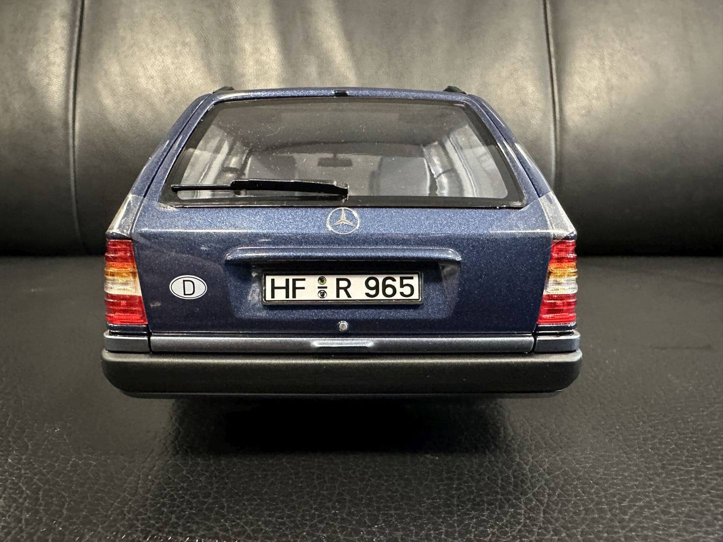 Mercedes Benz 300D 1990 W124 blue 1:18 NOREV 183962 Limitiert 1000pcs Мерцедес Бенц 300Д 1990 син Лимитирана 1000 бройки