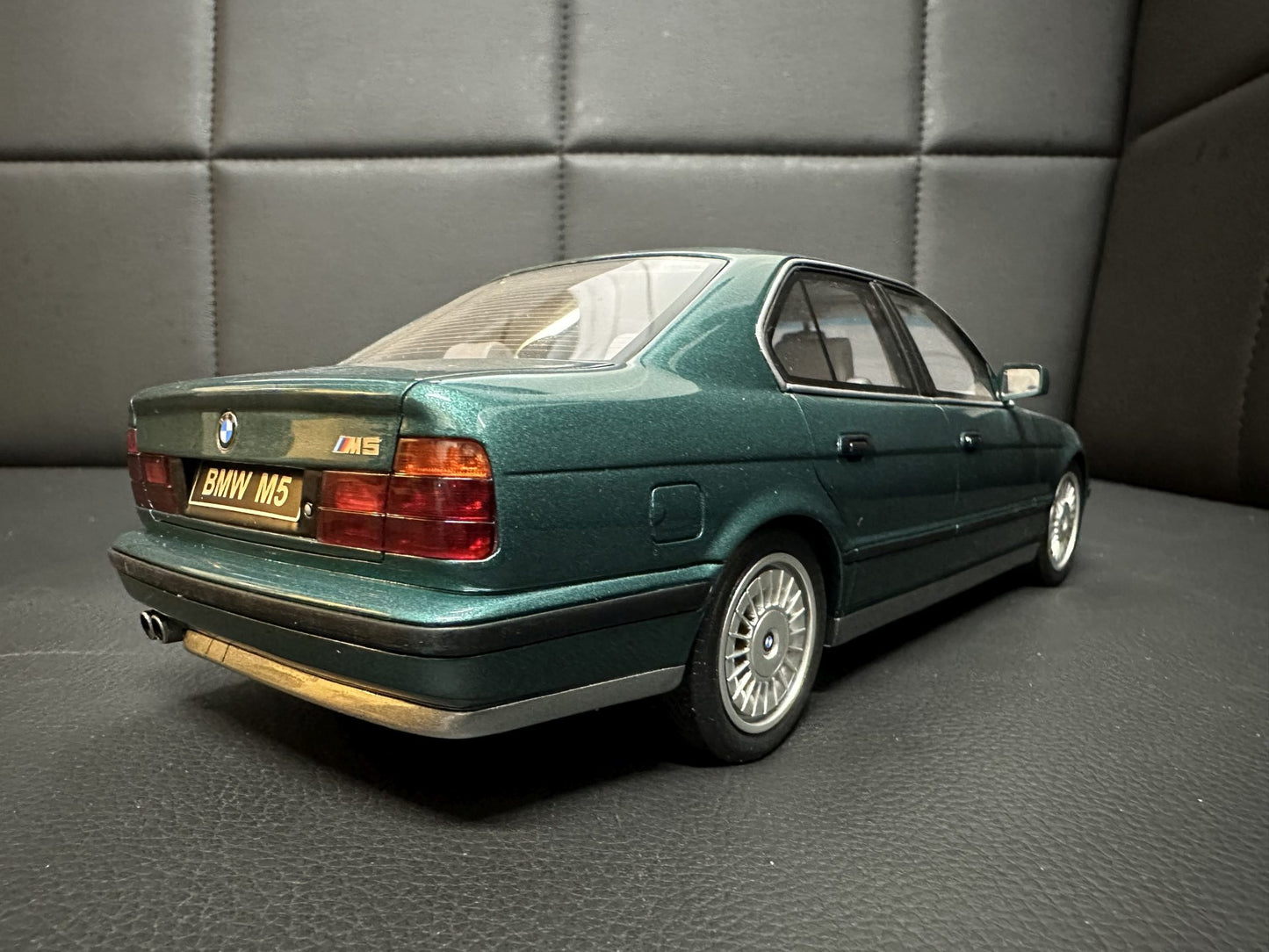 Bmw M5 E34 Limousine green Limitiert 2432/3000 1:18 OTTO OT968 Бмв M5 Е34 зелен Лимитирана