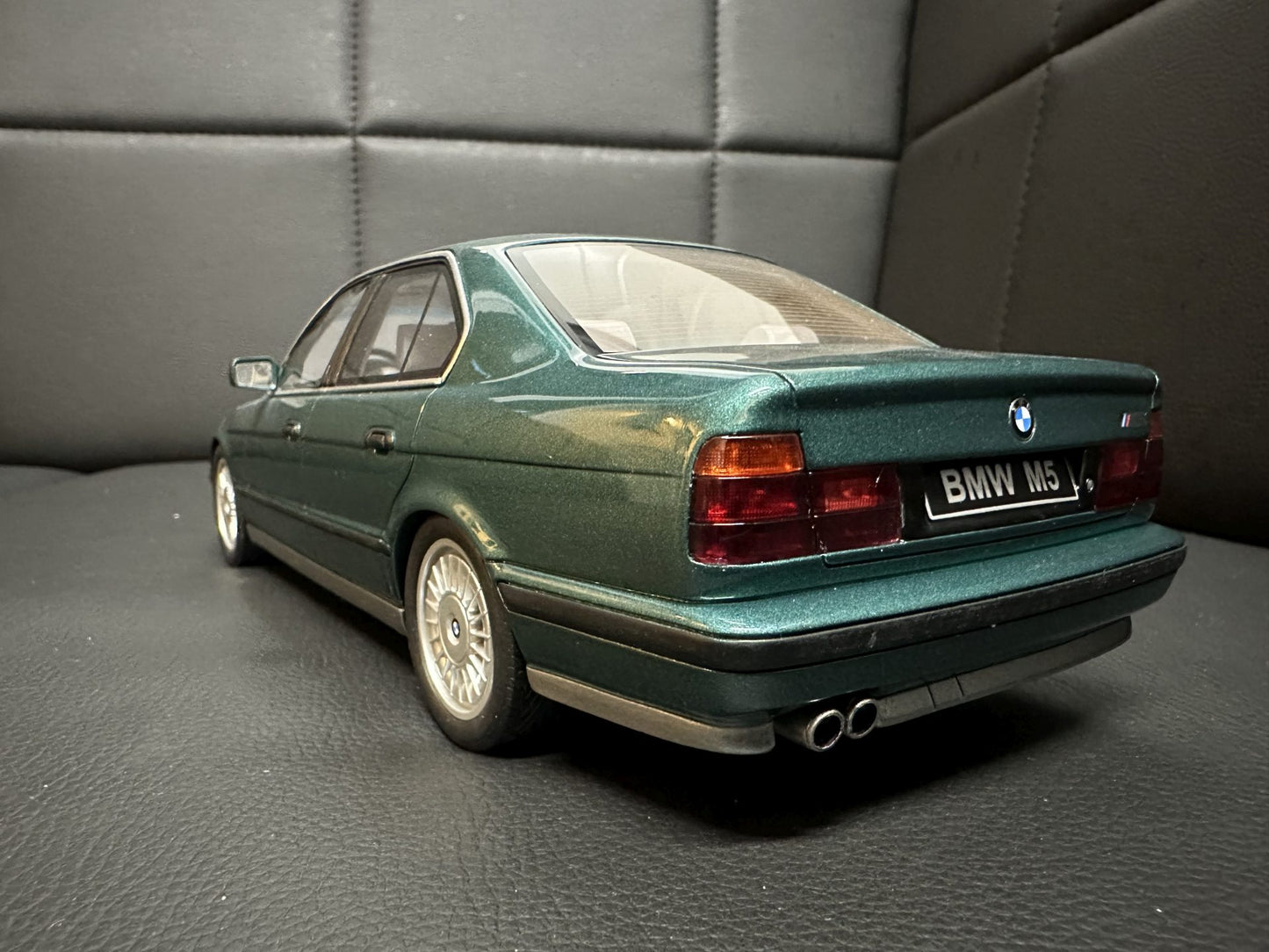 Bmw M5 E34 Limousine green Limitiert 2432/3000 1:18 OTTO OT968 Бмв M5 Е34 зелен Лимитирана