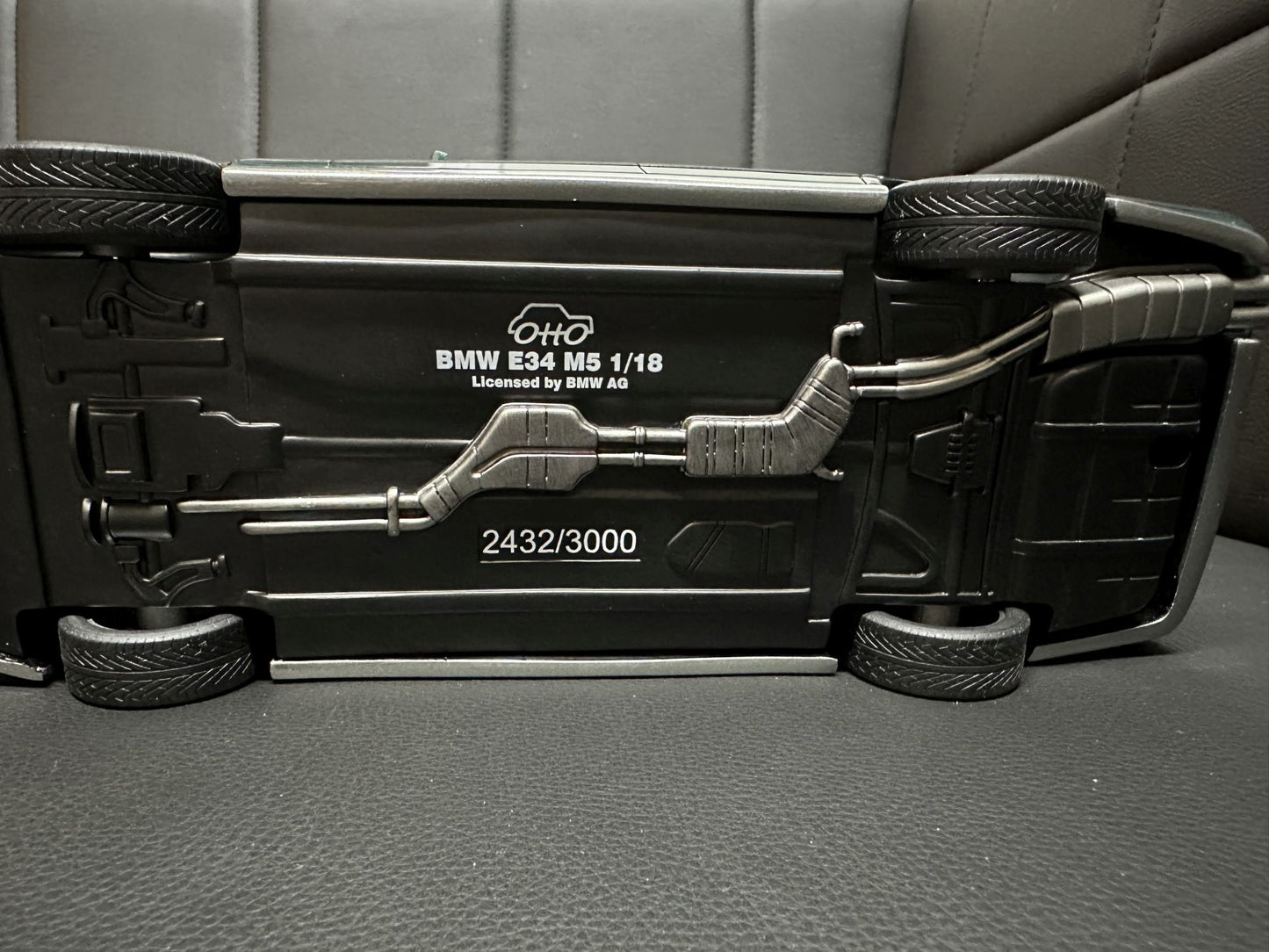 Bmw M5 E34 Limousine green Limitiert 2432/3000 1:18 OTTO OT968 Бмв M5 Е34 зелен Лимитирана