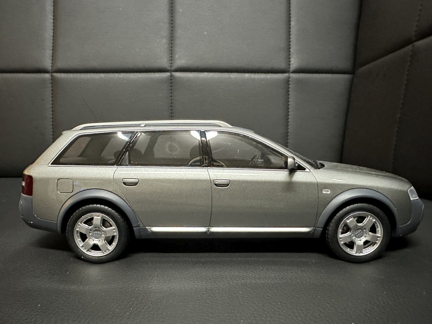 Audi A6 Allroad Kombi atlasgrey Limitiert 142/3000 1:18 OTTO OT363 Ауди А6 Алроад сив Комби Лимитирана