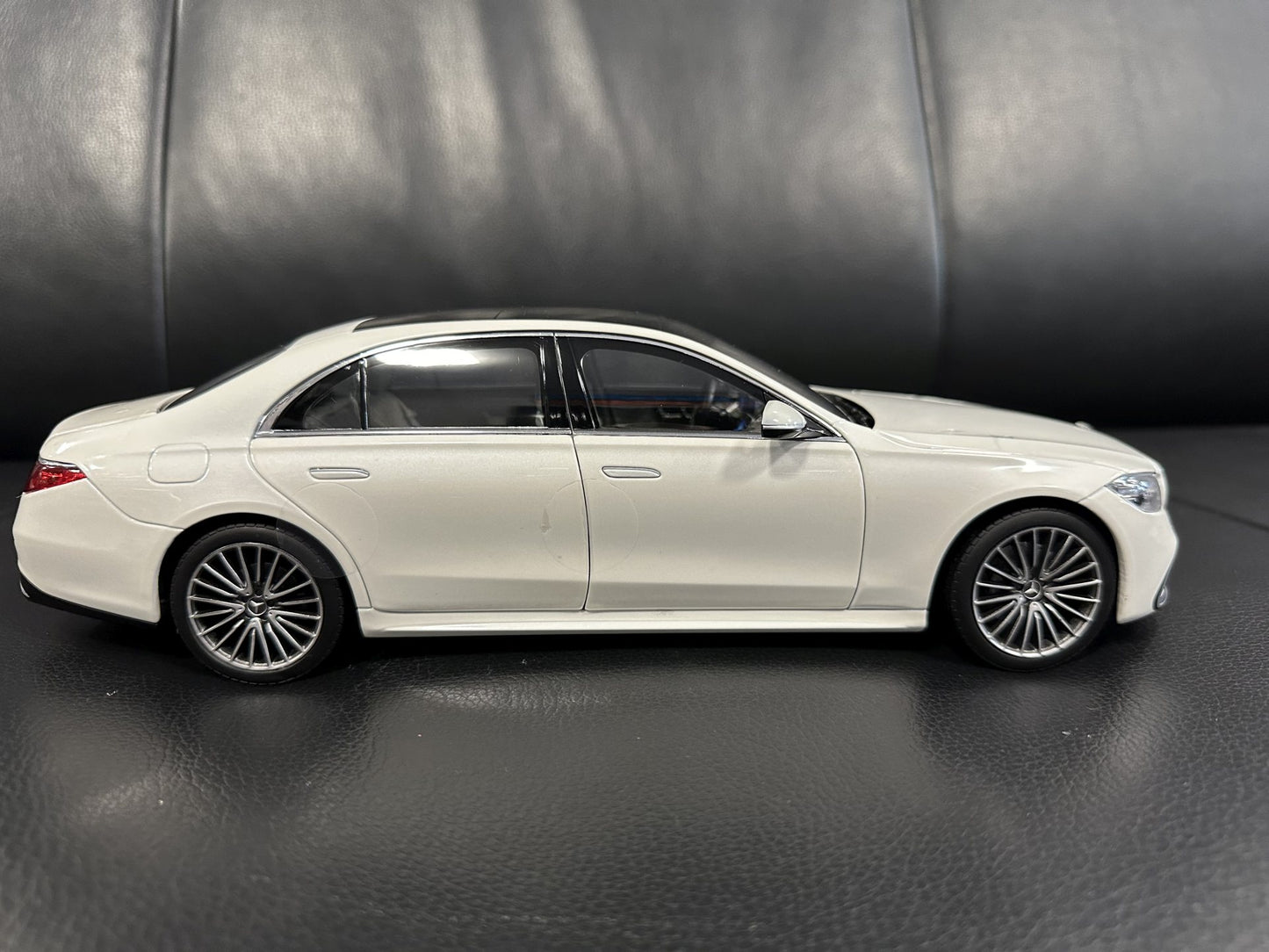 Mercedes Benz S Klasse W223 white limitiert 500 pcs 1:18 NOREV 183801 Мерцедес Бенц С Класа бял Лимитирана 500 бройки