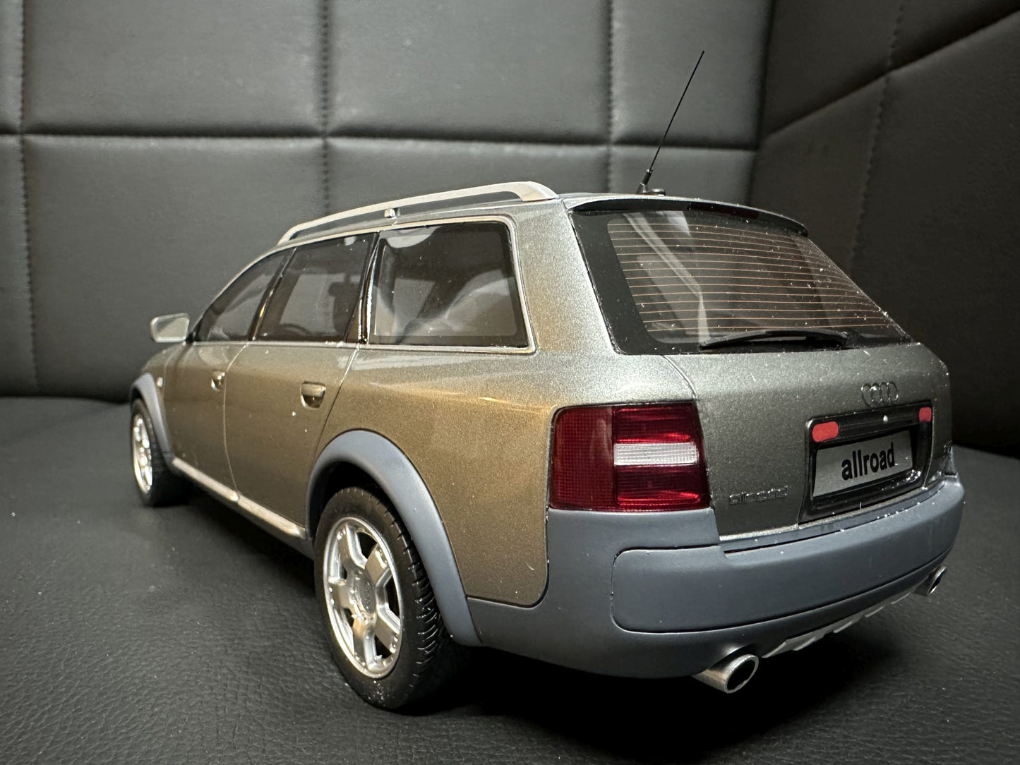 Audi A6 Allroad Kombi atlasgrey Limitiert 142/3000 1:18 OTTO OT363 Ауди А6 Алроад сив Комби Лимитирана