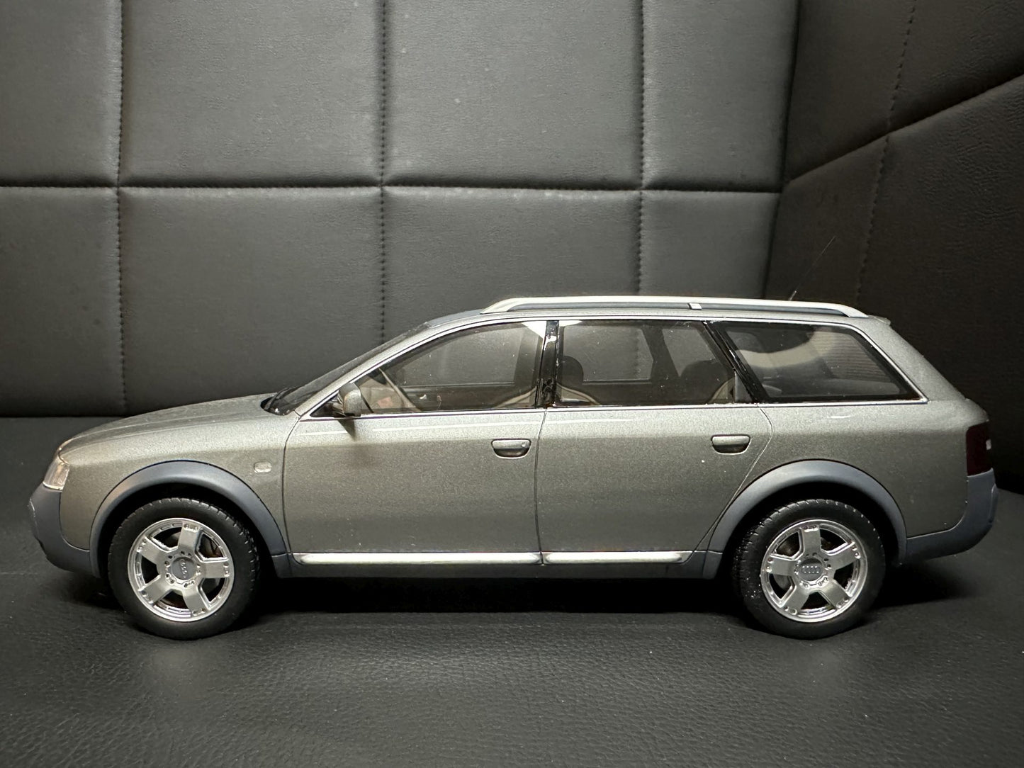 Audi A6 Allroad Kombi atlasgrey Limitiert 142/3000 1:18 OTTO OT363 Ауди А6 Алроад сив Комби Лимитирана