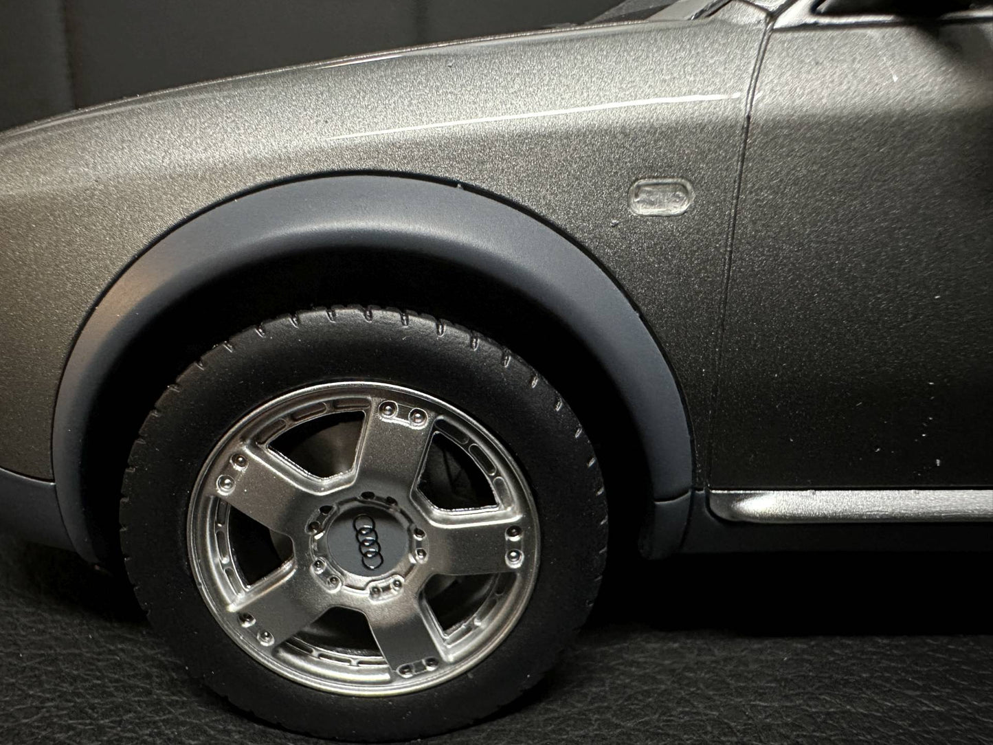Audi A6 Allroad Kombi atlasgrey Limitiert 142/3000 1:18 OTTO OT363 Ауди А6 Алроад сив Комби Лимитирана