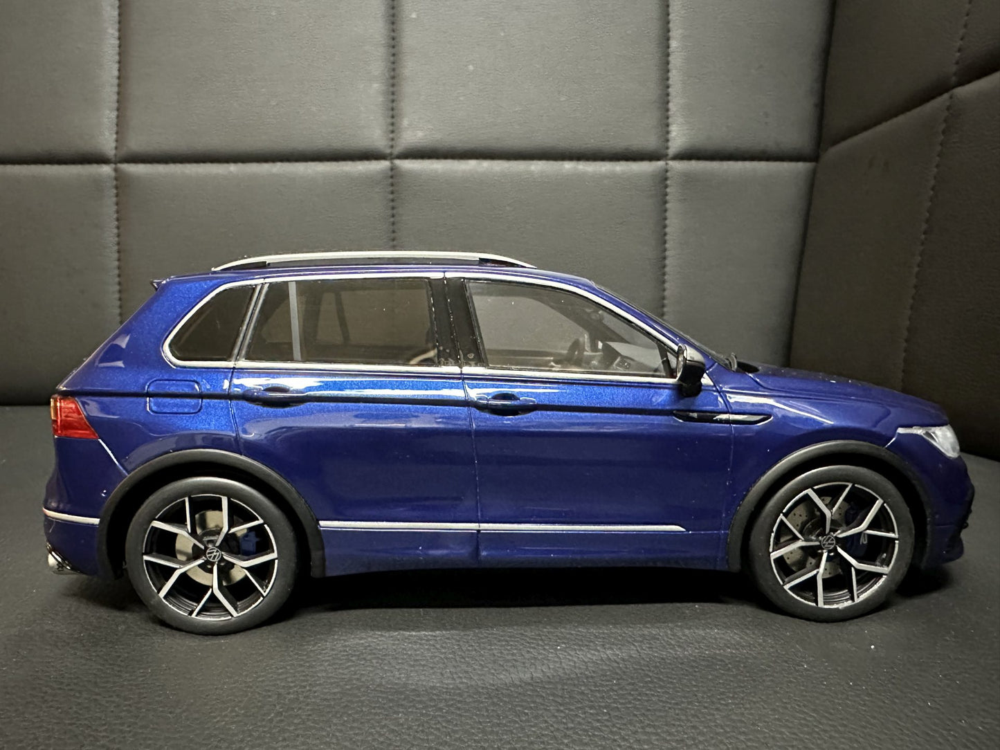 Volkswagen Tiguan R blue Limitiert 1101/1500 1:18 OTTO OT423 Фолксваген Тигуан Р син Лимитирана