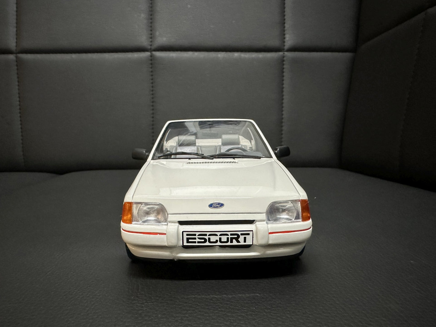 Ford Escort MK4 XR3i Cabrio white Limitiert 1287/3000 1:18 OTTO OT398 Форд Ескорт МК4 бял Лимитирана