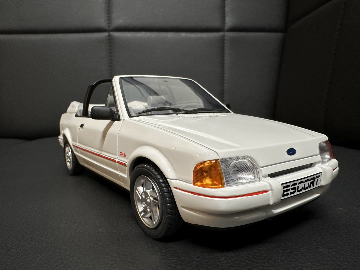 Ford Escort MK4 XR3i Cabrio white Limitiert 1287/3000 1:18 OTTO OT398 Форд Ескорт МК4 бял Лимитирана