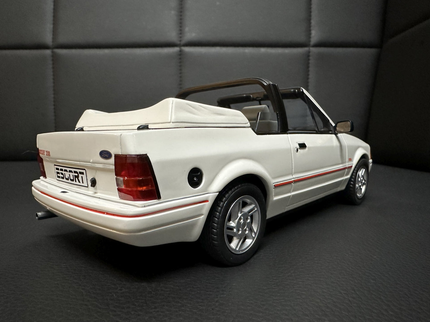 Ford Escort MK4 XR3i Cabrio white Limitiert 1287/3000 1:18 OTTO OT398 Форд Ескорт МК4 бял Лимитирана