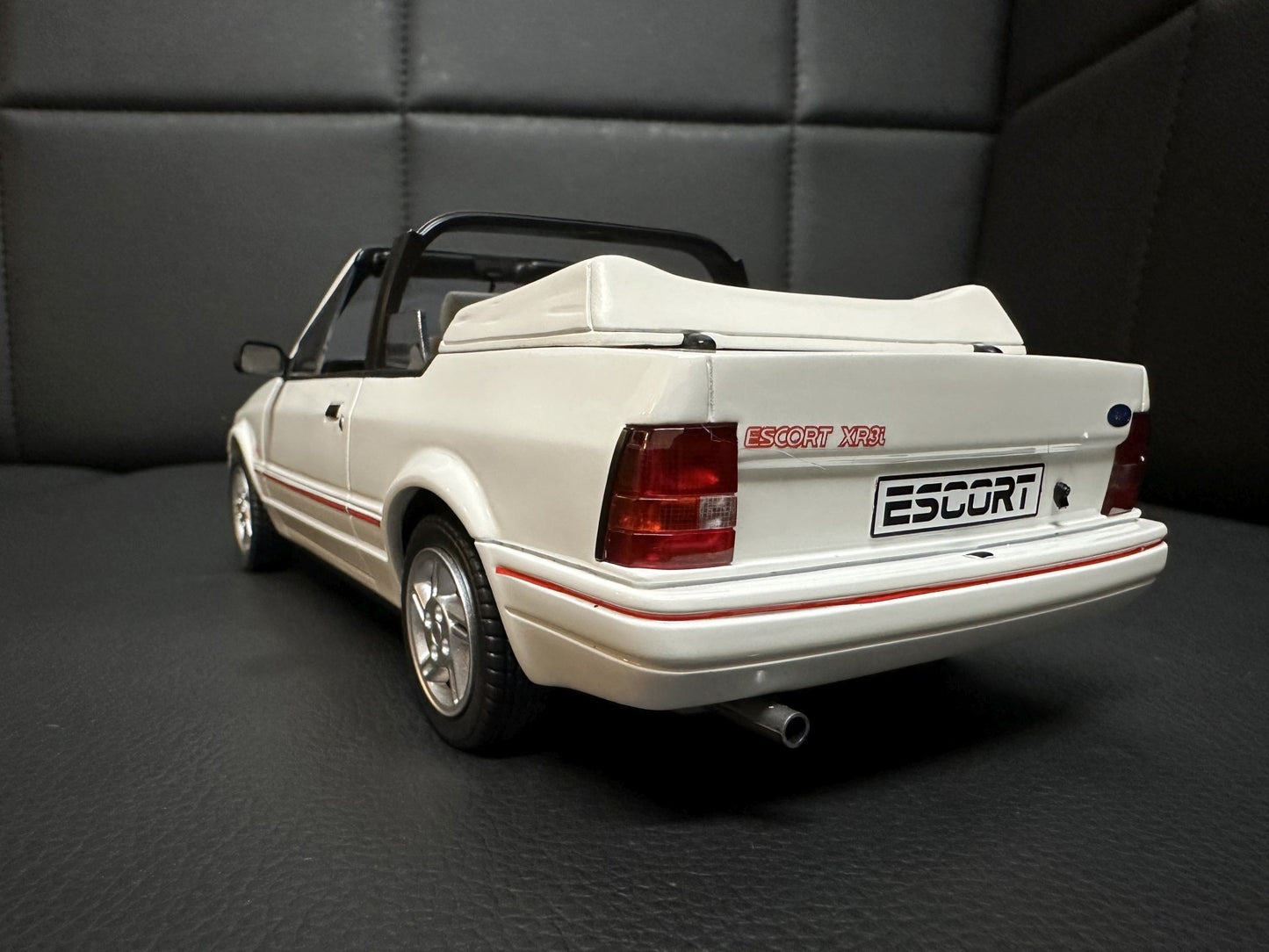Ford Escort MK4 XR3i Cabrio white Limitiert 1287/3000 1:18 OTTO OT398 Форд Ескорт МК4 бял Лимитирана