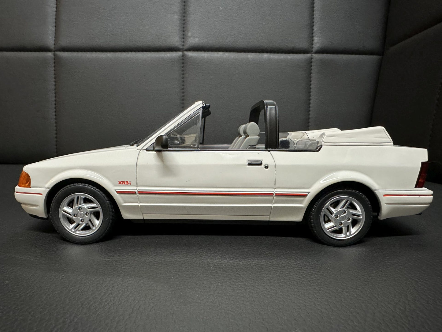 Ford Escort MK4 XR3i Cabrio white Limitiert 1287/3000 1:18 OTTO OT398 Форд Ескорт МК4 бял Лимитирана