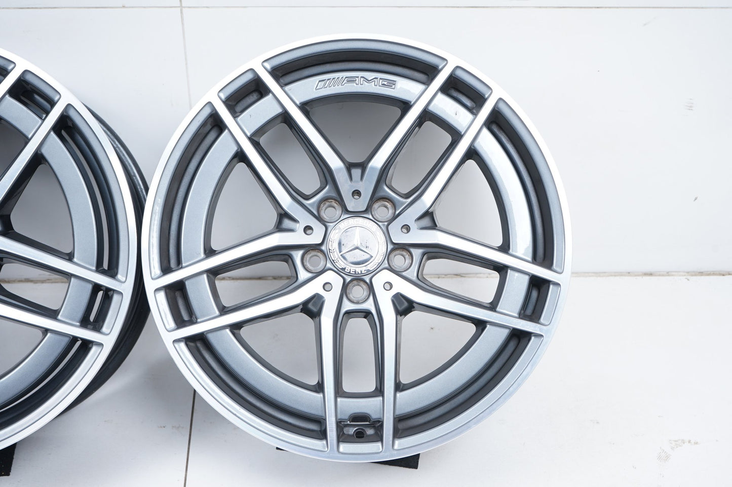 Оригинални Mercedes E43 E53 AMG Klasse W213 AMG 19 Zoll Мерцедес Е43 Е53 AMG Класа W213 Алуминиеви джанти 19 цола A2134016700 A2134016800
