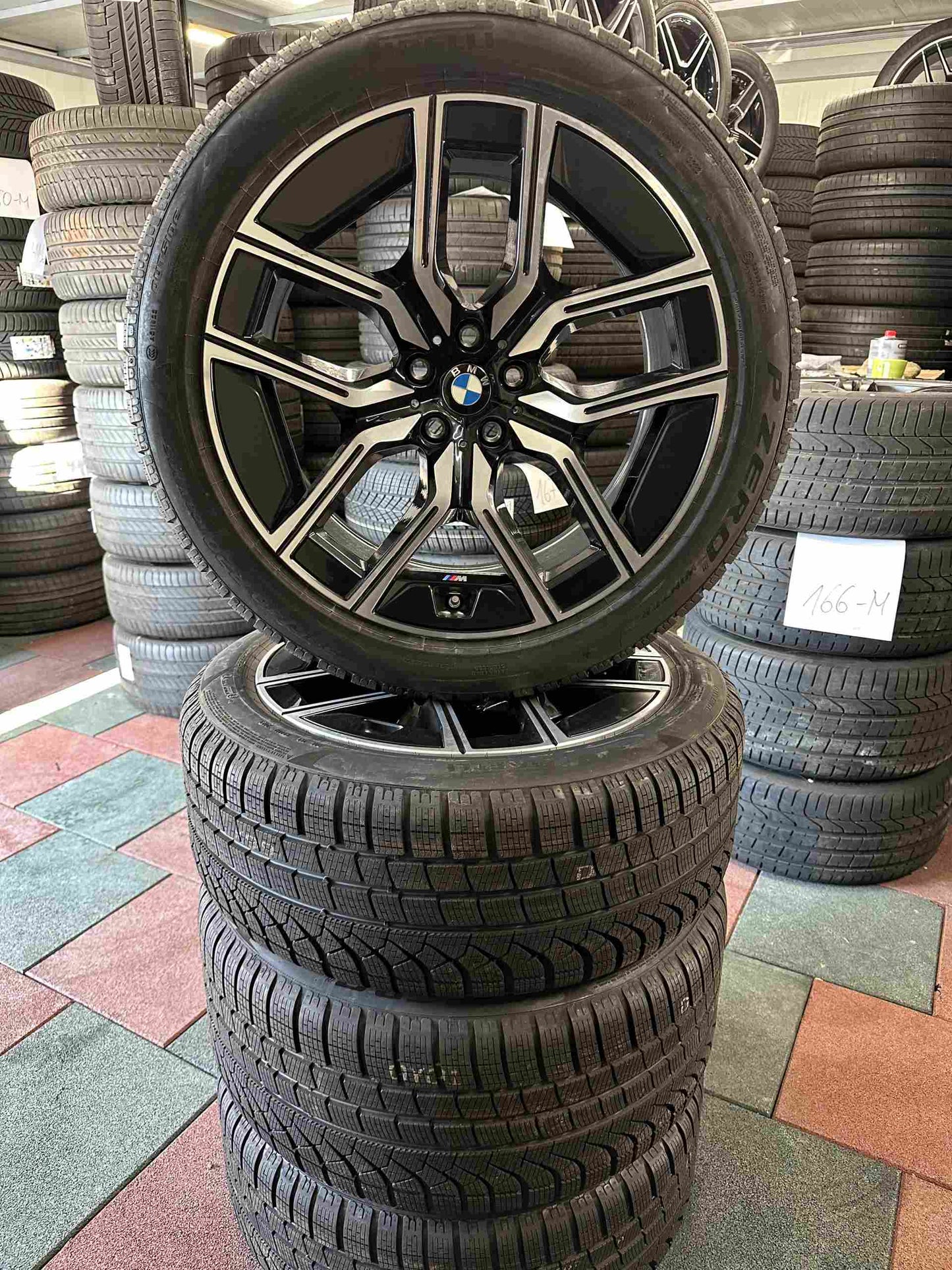 Оригинал BMW 7er i7 G70 G7L 20 Zoll 907M Бмв 7-ма серия и7 Г70 20 цола 907М зимен комплект зимни гуми