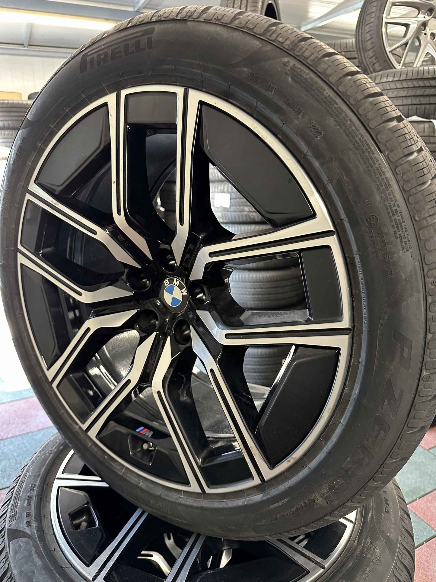 Оригинал BMW 7er i7 G70 G7L 20 Zoll 907M Бмв 7-ма серия и7 Г70 20 цола 907М зимен комплект зимни гуми