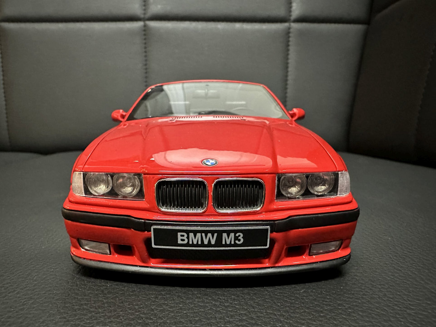 Bmw M3 E36 Cabrio red Limitiert 175/2500 1:18 OTTO OT1048 Бмв M3 Е36 червен Кабрио Лимитирана
