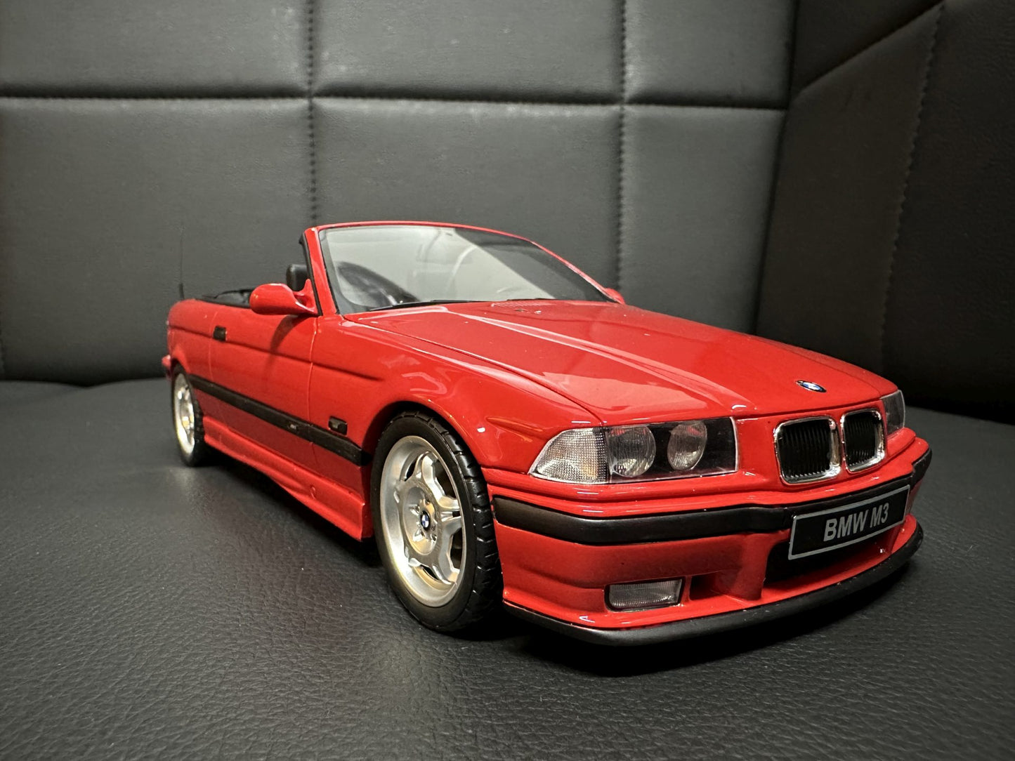 Bmw M3 E36 Cabrio red Limitiert 175/2500 1:18 OTTO OT1048 Бмв M3 Е36 червен Кабрио Лимитирана