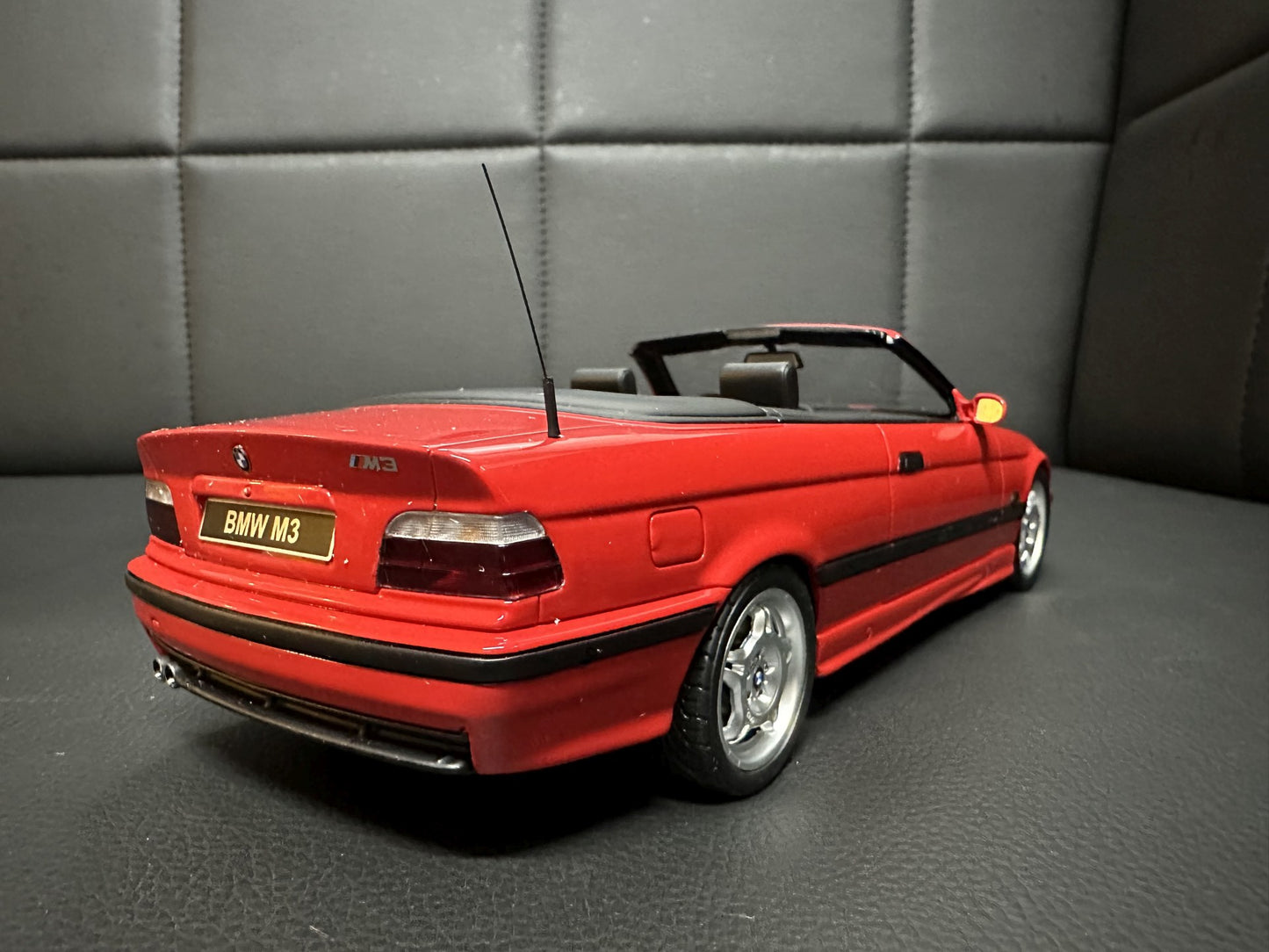Bmw M3 E36 Cabrio red Limitiert 175/2500 1:18 OTTO OT1048 Бмв M3 Е36 червен Кабрио Лимитирана