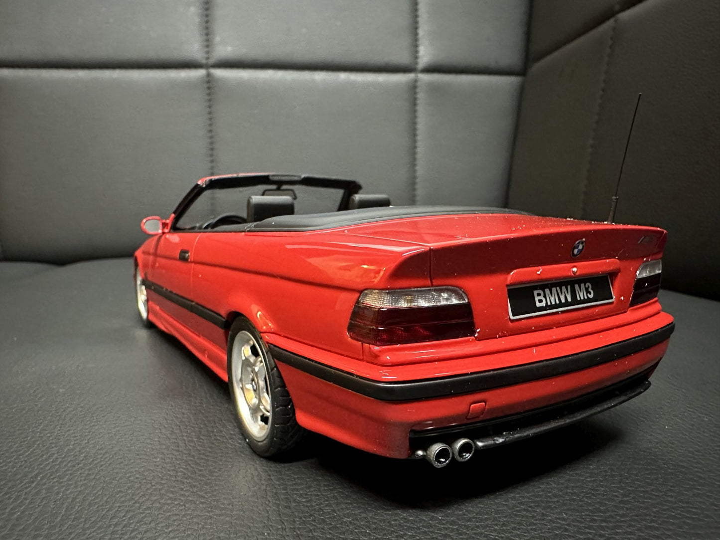 Bmw M3 E36 Cabrio red Limitiert 175/2500 1:18 OTTO OT1048 Бмв M3 Е36 червен Кабрио Лимитирана