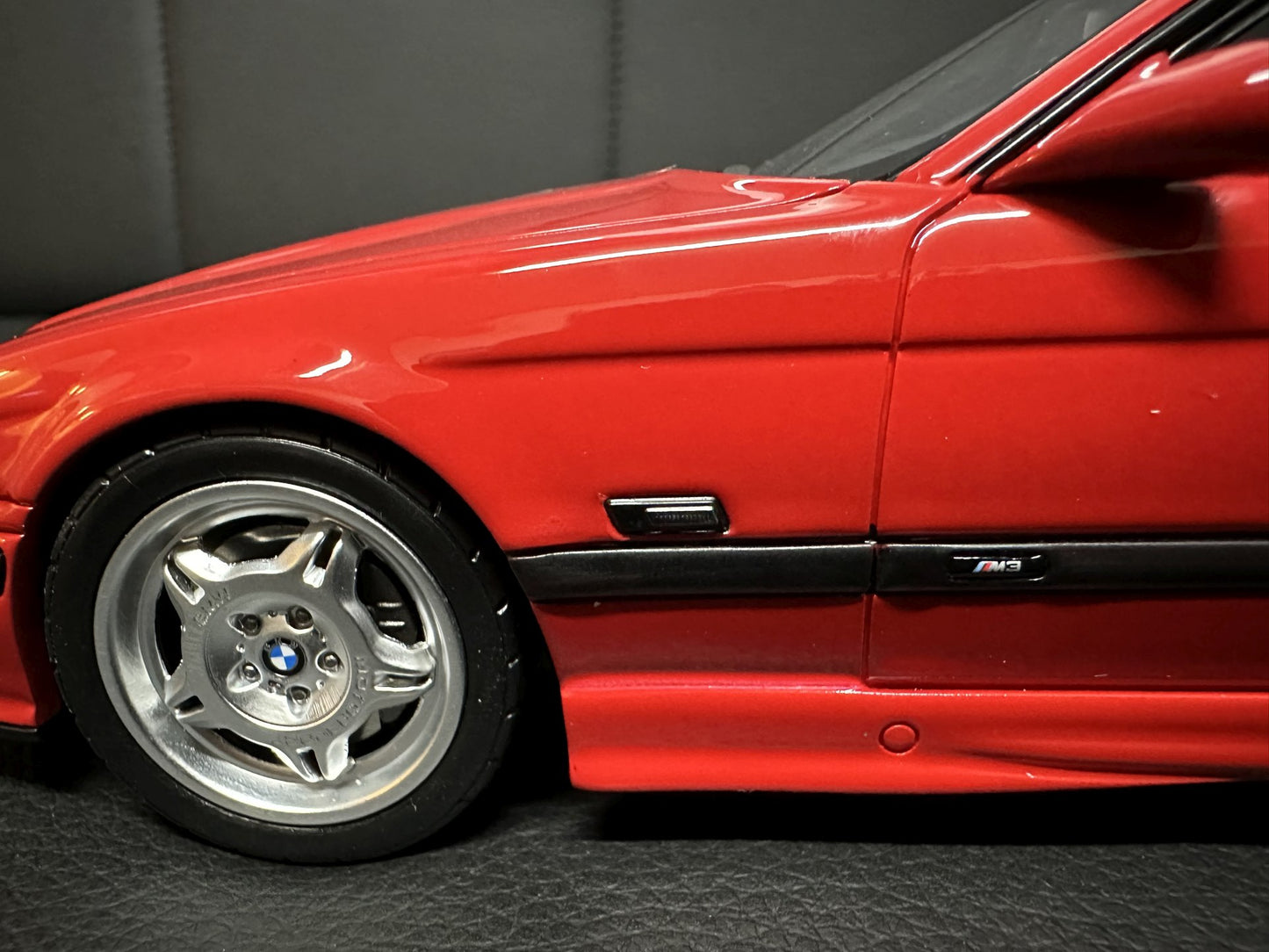 Bmw M3 E36 Cabrio red Limitiert 175/2500 1:18 OTTO OT1048 Бмв M3 Е36 червен Кабрио Лимитирана