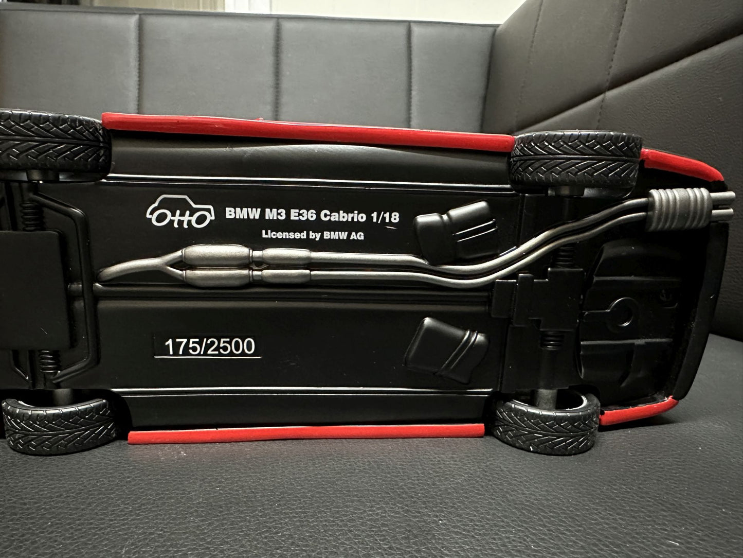Bmw M3 E36 Cabrio red Limitiert 175/2500 1:18 OTTO OT1048 Бмв M3 Е36 червен Кабрио Лимитирана