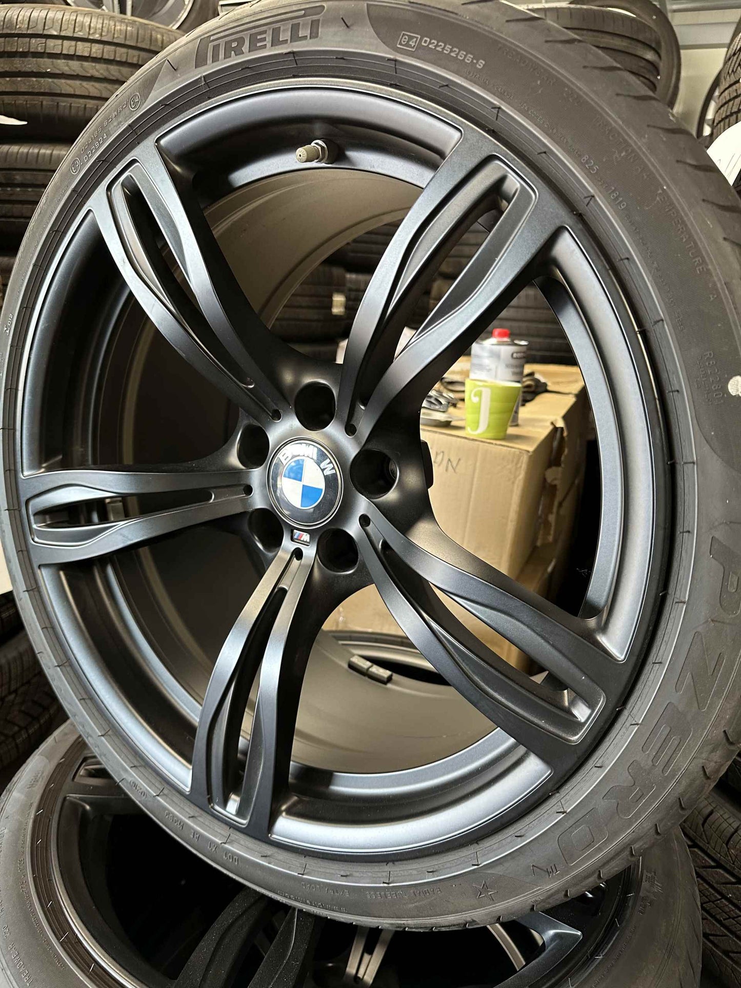 Оригинал BMW M6 F12 F13 E63 20 Zoll Бмв 6-та серия E63 M6 F12 F13 20 цола Алуминиеви джанти М343 летен комплект летни гуми